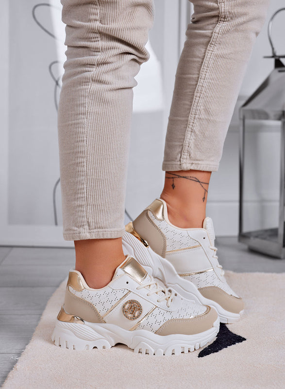 GRAZIA - Zapatillas beige perforadas con aplicación de joya