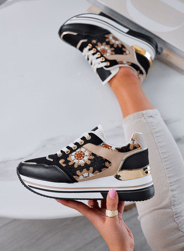 SUSY - Zapatillas negras con insertos bordados