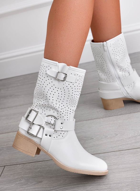ASHLEE - Botines perforados con hebilla en blanco