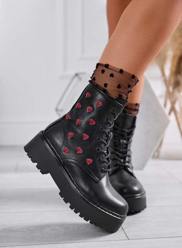 ODESSA - Botines negros estilo anfibio de Alexoo con aplicaciones de corazones rojos