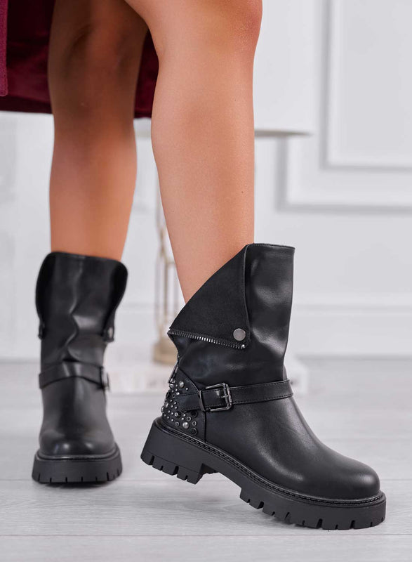 CHARLOTTE - Botines negros con hebillas y tachuelas en la parte trasera