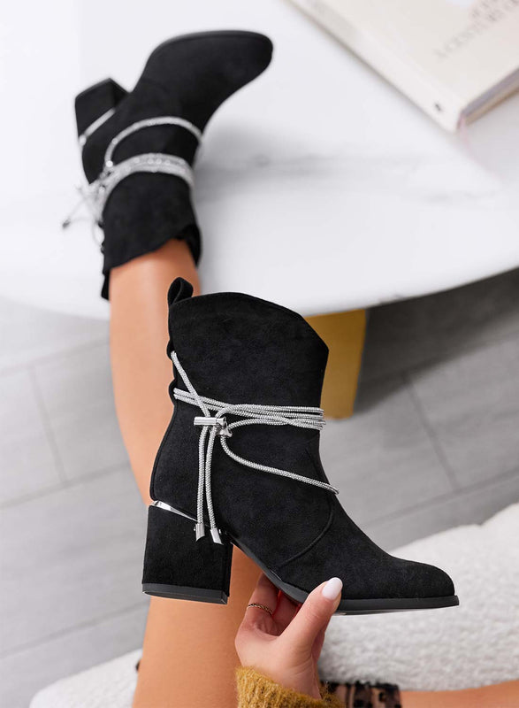 ZAFIRA - Botines negros de Alexoo en ante con cordones de strass