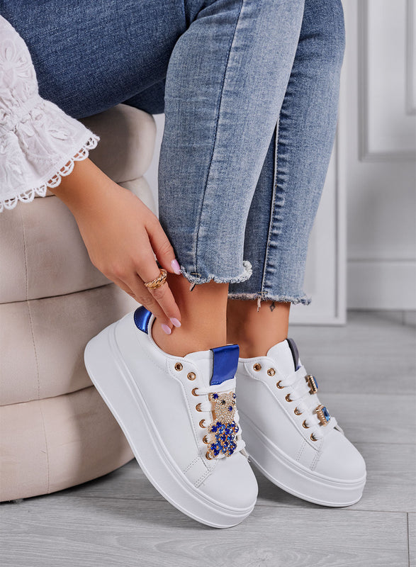 TANIA - Zapatillas blancas y azules con aplique de teddy joya