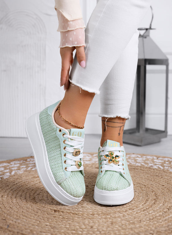 MARISA - Zapatillas verde menta con plataforma y detalle joya