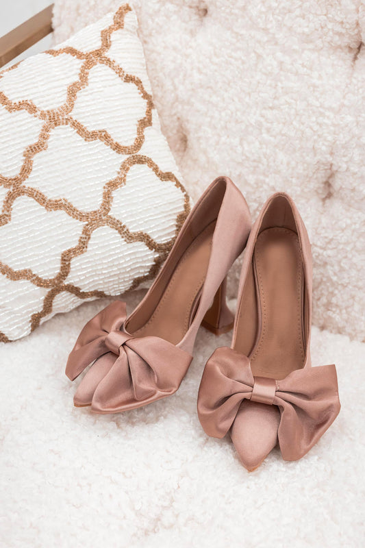 SELLY - Zapatos de salón beige de raso con lazo