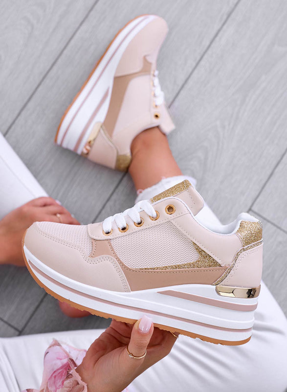 THEA - Deportivas beige con cuña y ribete dorado