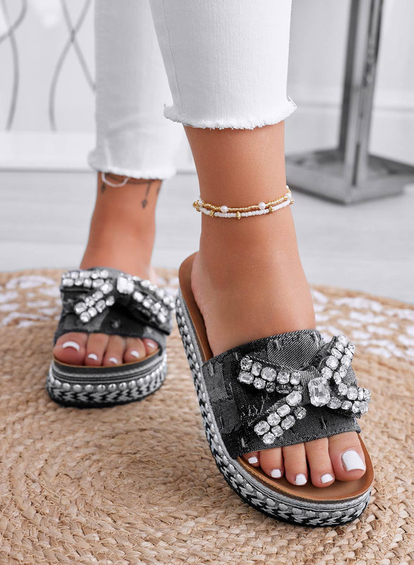 TERESA - Sandalias tipo zapatilla de denim con pedrería en negro