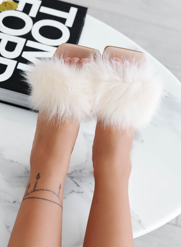 Sandales beige type mule avec fausse fourrure