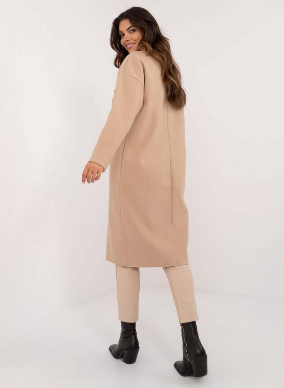 Manteau long élégant beige avec boutons