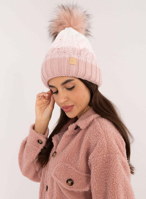 Sombrero rosa con acolchado interno y pompón