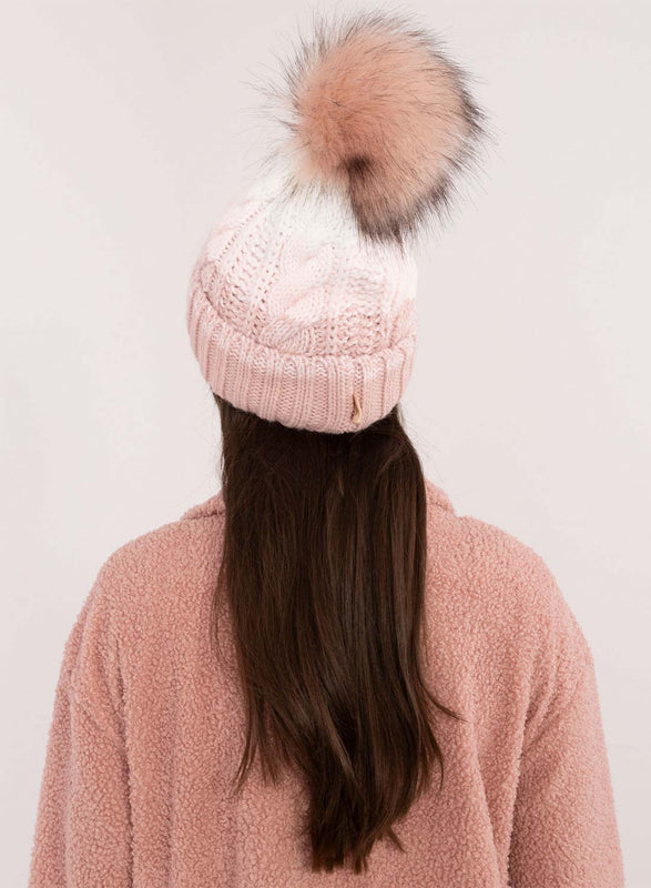 Sombrero rosa con acolchado interno y pompón