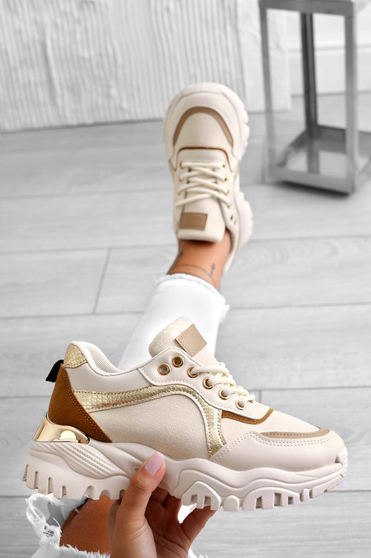 Beige sneakers with thick sole and contrasting panels