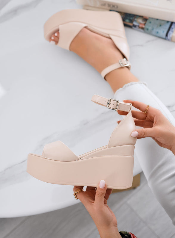 PENNY - Sandalias beige tipo plataforma con cinturón en el tobillo