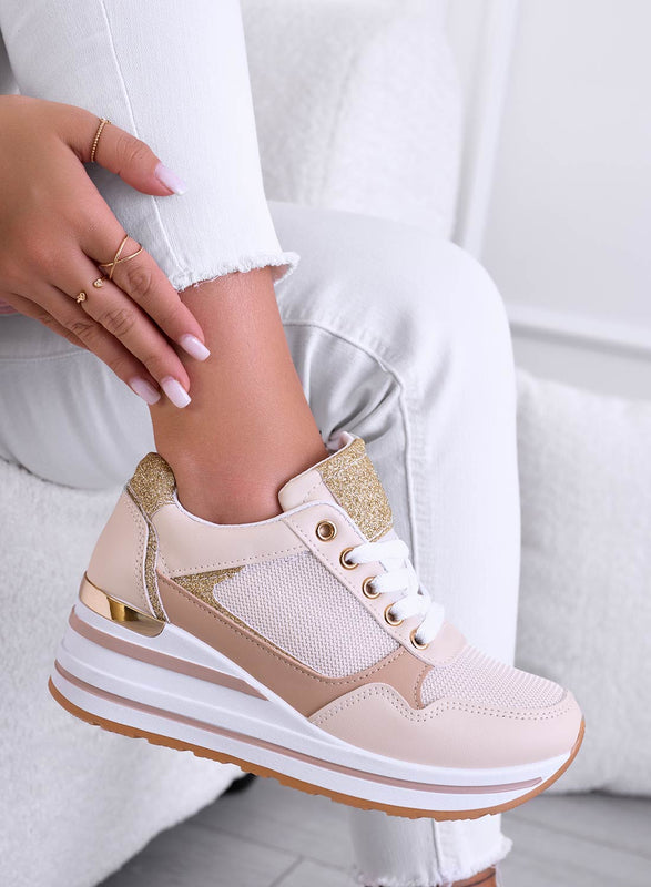 THEA - Deportivas beige con cuña y ribete dorado