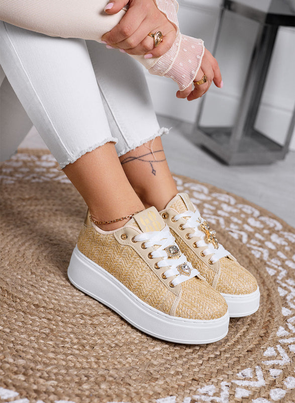 MARISA - Zapatillas beige con plataforma y detalle joya