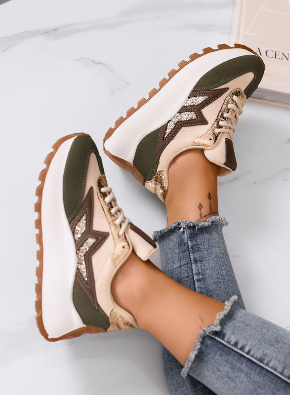 CLARISSA - Zapatillas beige y verdes con detalle de glitter y suela gruesa