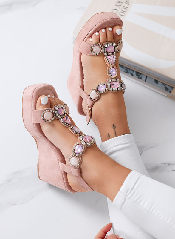 TIARA - Sandalias rosas con cuña y detalles de joyas