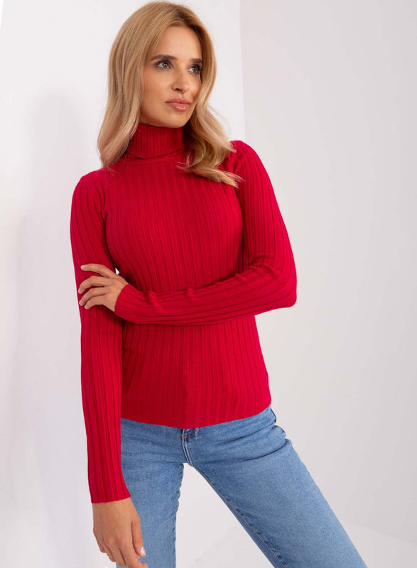 Suéter rojo de canalé con cuello alto
