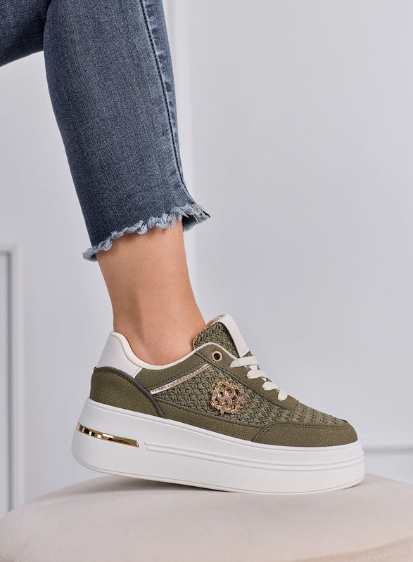 CLARA - Zapatillas verdes con plataforma, inserciones entrelazadas y detalles dorados