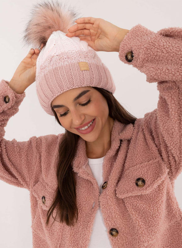 Sombrero rosa con acolchado interno y pompón