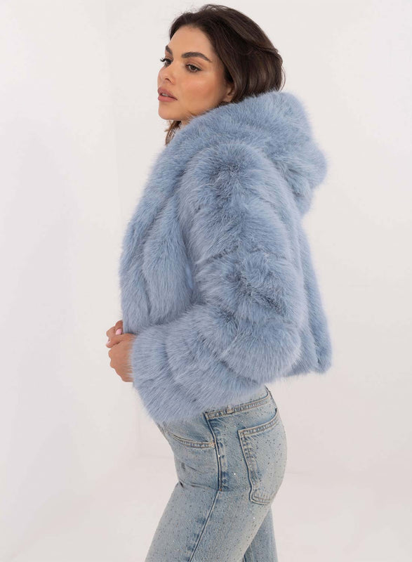 Chaqueta corta de eco-pelusa con capucha de pelo largo azul