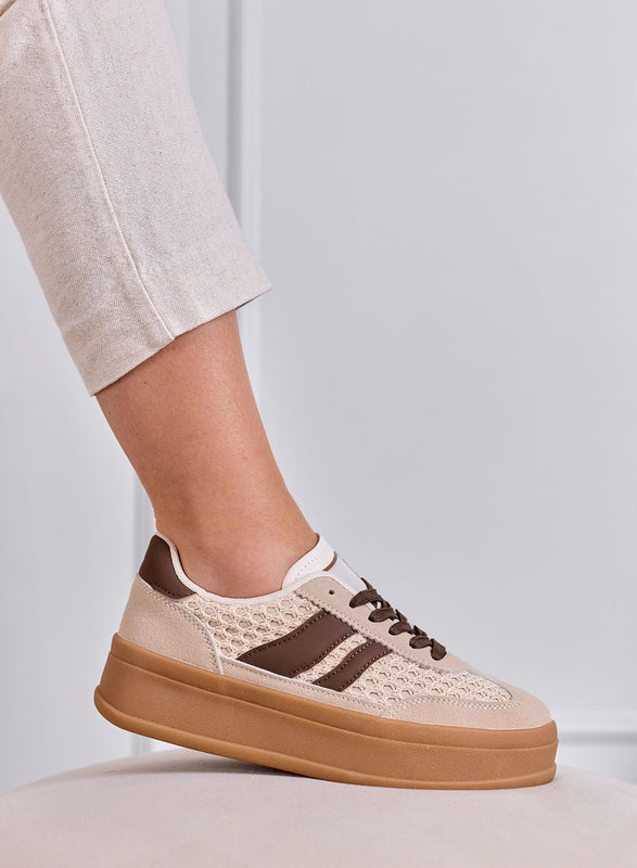 MARISOL - Zapatillas beige con detalles marrones y suela de goma