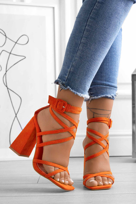 KIARA - Sandalias naranjas con cordones y tacones altos de Alexoo