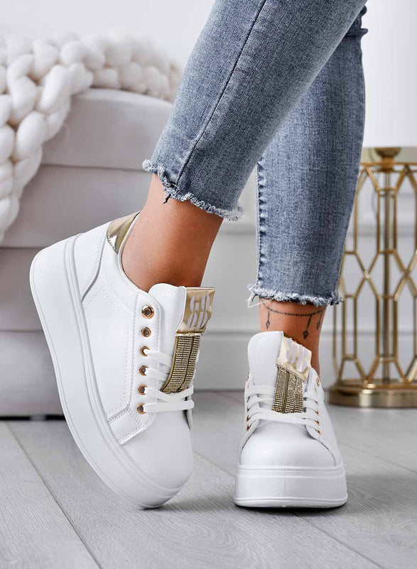 AMIRA - Zapatillas blancas con inserciones doradas y pedrería