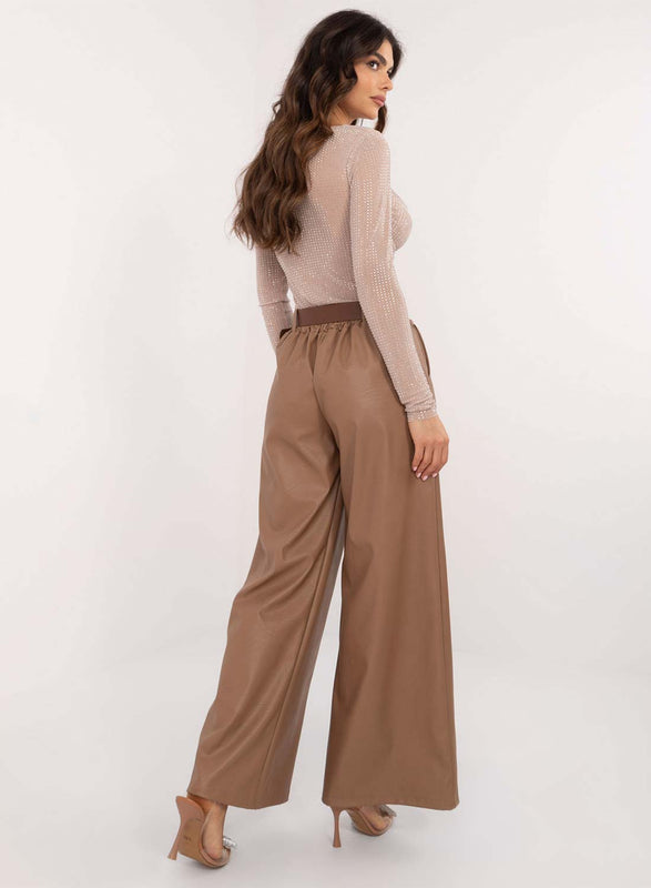 Pantalon évasé en similicuir couleur boue