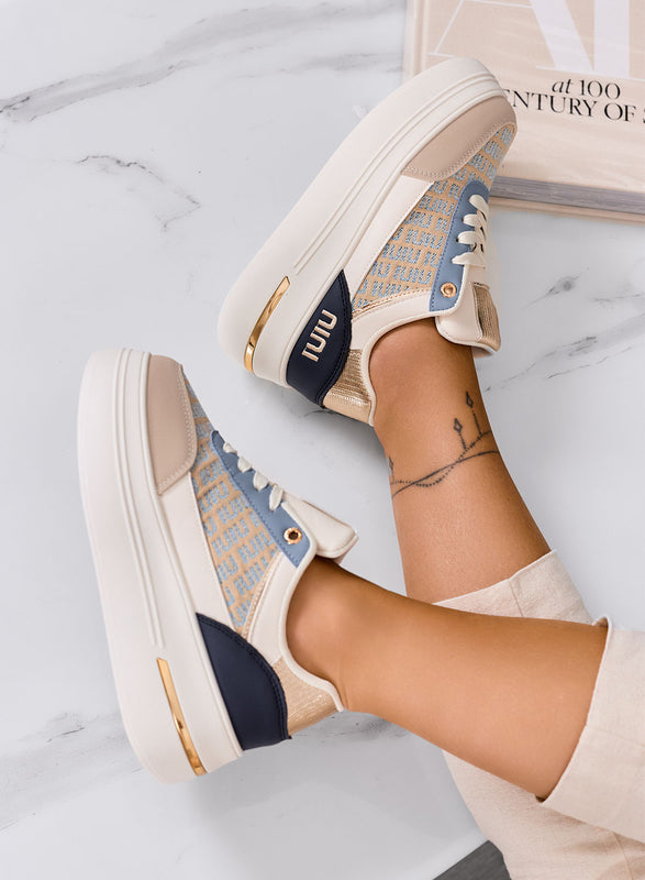 CAMILLA - Zapatillas azules de plataforma con inserciones de tela beige