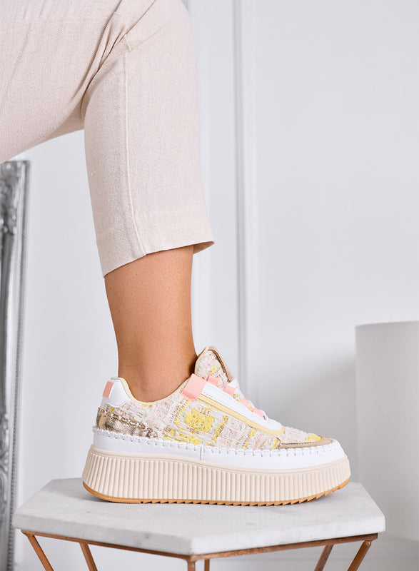 DAFNE - Zapatillas beige con plataforma en tweed amarillo y detalles dorados