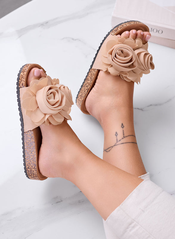 SUMMER - Sandali beige a ciabatta con fiori applicati