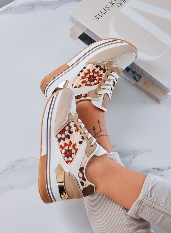 SUSY - Zapatillas beige con insertos bordados