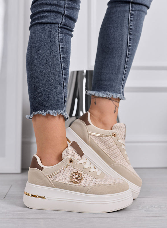 CLARA - Zapatillas beige con plataforma, inserciones trenzadas y detalles dorados