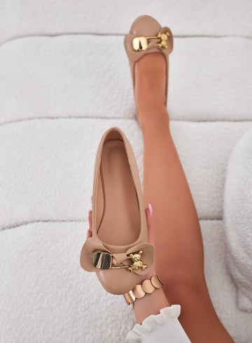 Beige ballet flats with gold teddy brooch