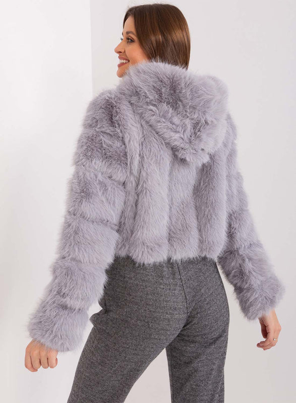 Chaqueta corta de eco-pelusa con capucha de pelo largo gris