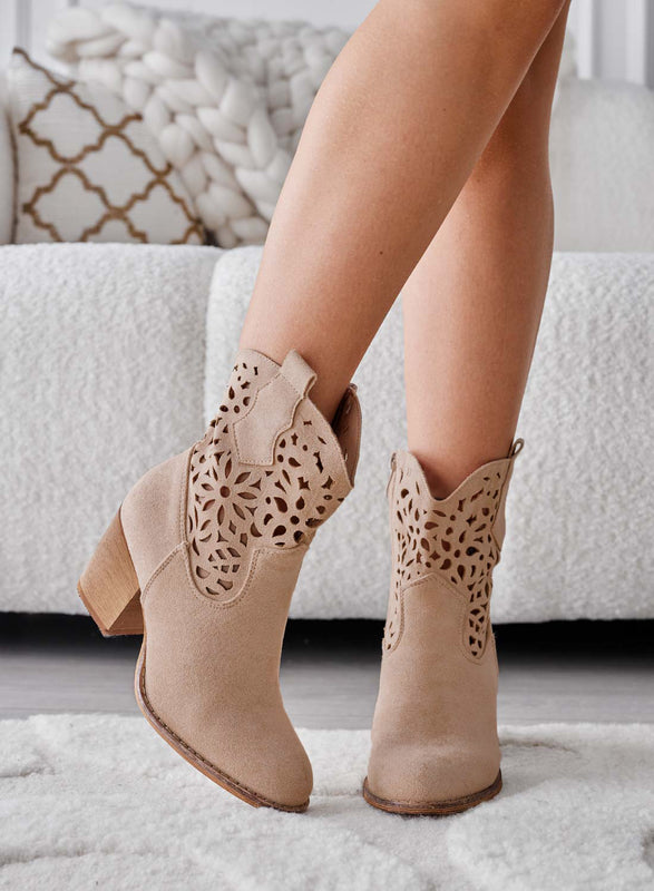 CLUB - Stivaletti camperos beige scamosciati e traforati