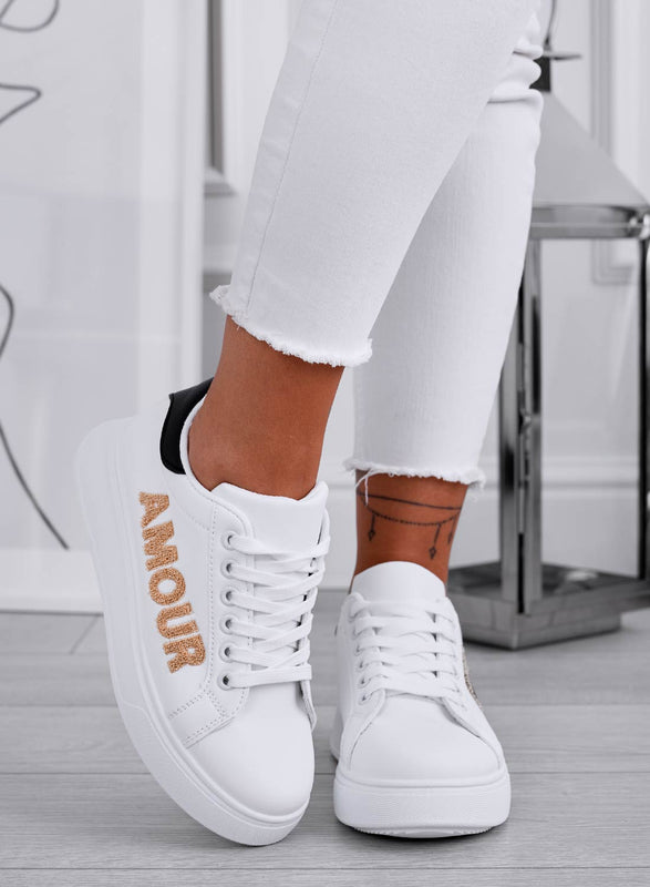 AMOUR - Baskets blanches avec cœur pailleté rouge