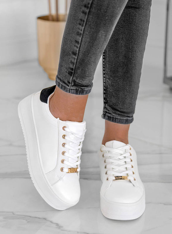 CARRY - Zapatillas blancas con detalles dorados y parte trasera negra