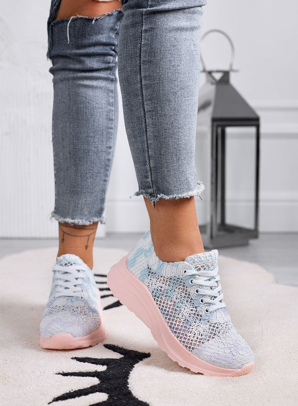 GAIA - Zapatillas blancas y azules perforadas con suela de goma rosa