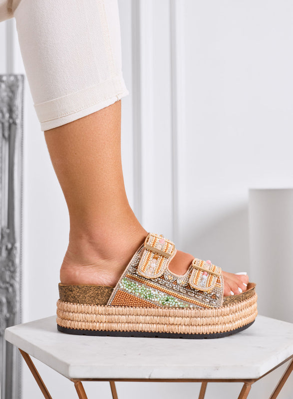 LOGAN - Sandales beiges Mules à plateforme avec perles colorées et strass