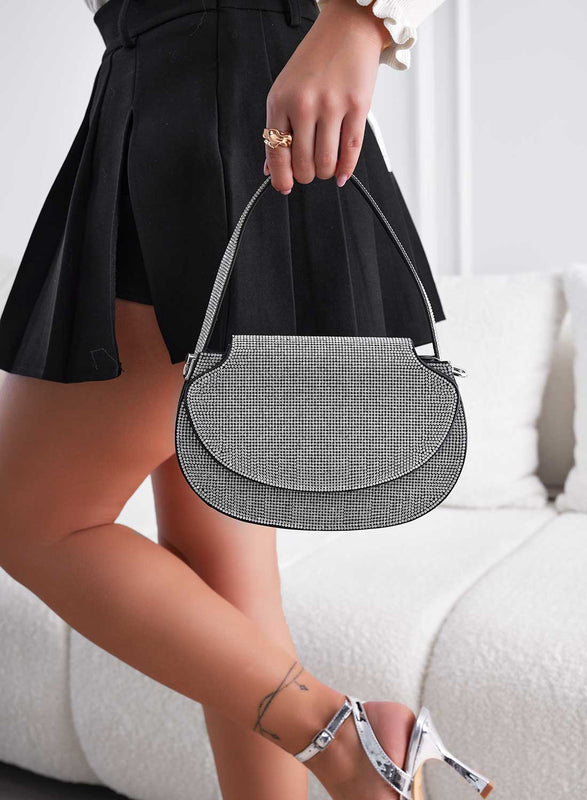 Bolso negro con pedrería y cadena B233