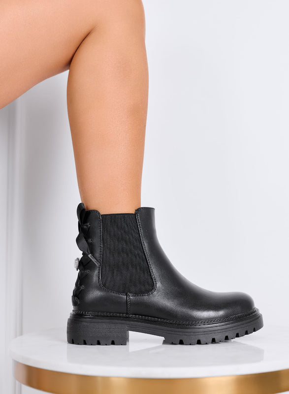 DANIELA - Botines negros tipo militar con lazo y detalles de joya en la parte trasera