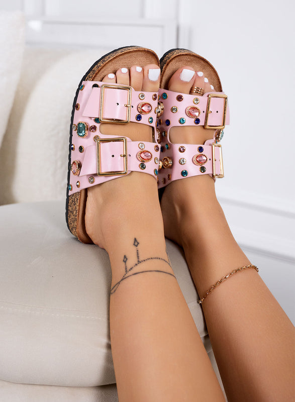 HELENA - Sandalias rosas tipo chanclas con piedras de colores y maxi hebillas doradas