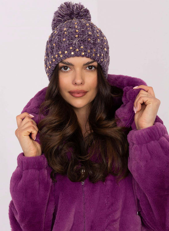 Gorro morado acolchado con strass y pompón