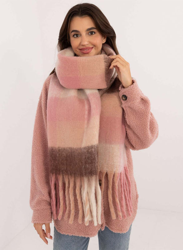 Bufanda oversize en tonos rosa empolvado