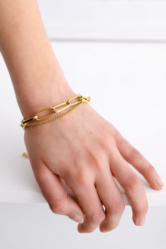 Pulsera de oro en forma de cadena