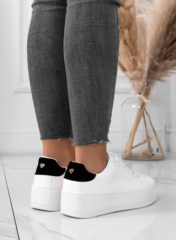 CARRY - Zapatillas blancas con detalles dorados y parte trasera negra