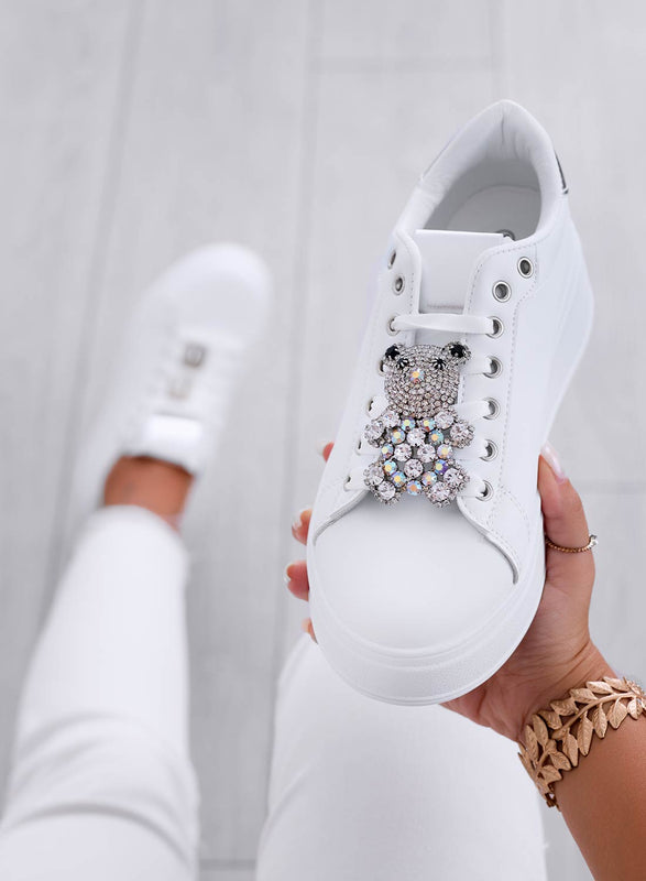 TANIA - Zapatillas blancas con aplique de teddy joya plateado