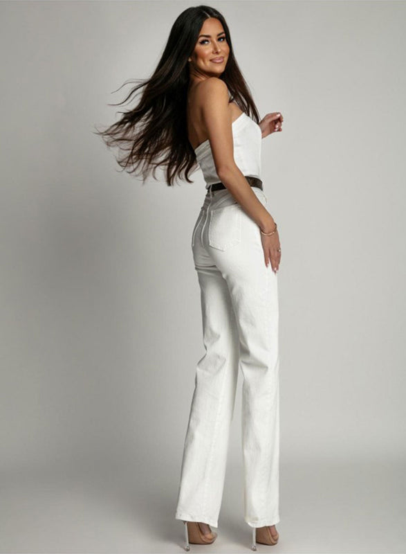 Mono blanco de mezclilla con corsé y pantalones de pierna ancha